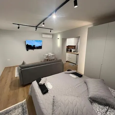 Luxury 2 *