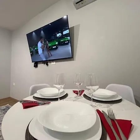 Luxury 2 *